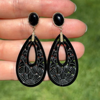 Estate 14KT Yellow Gold Teardrop Carved Onyx Dangle Earrings