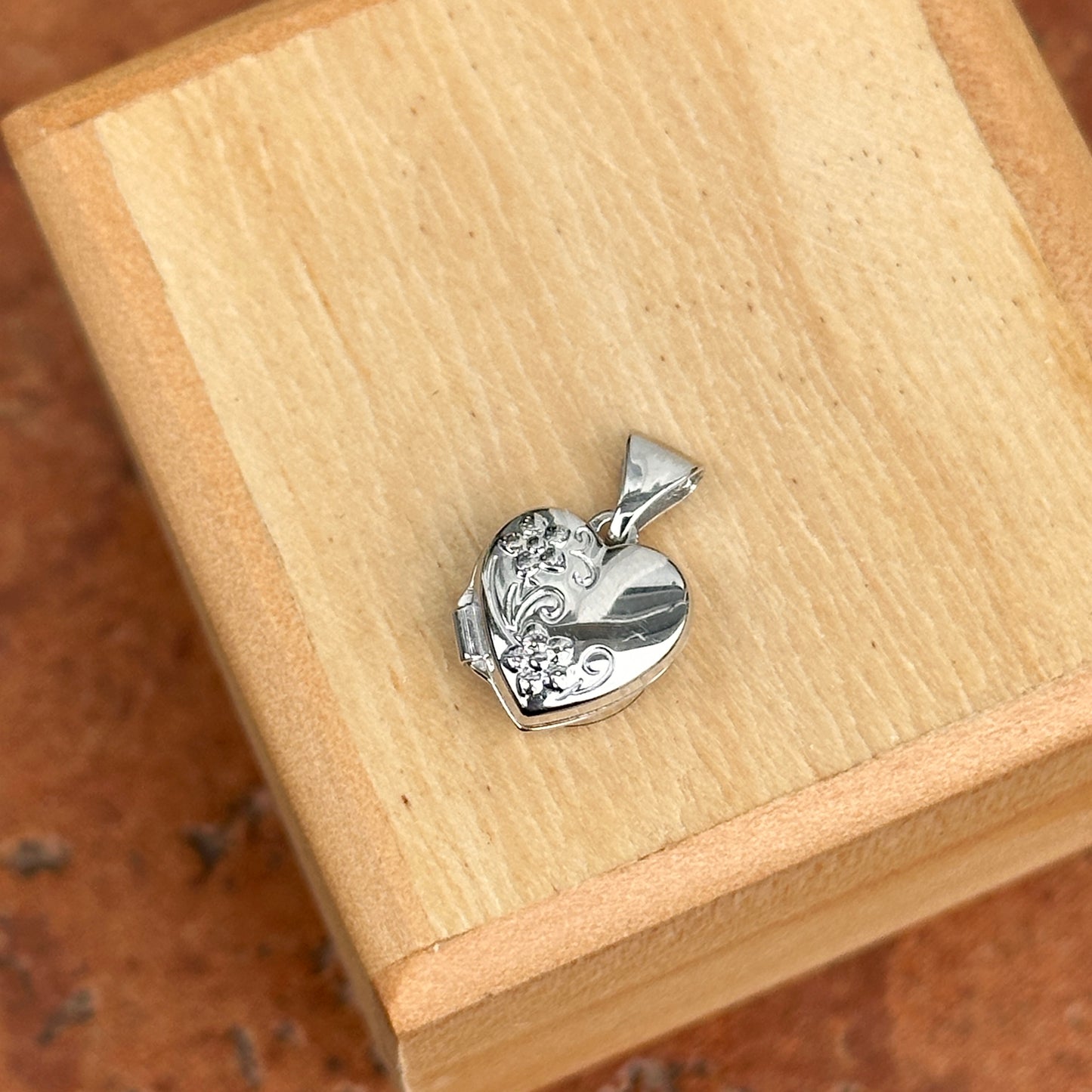 10KT White Gold Floral Heart Locket Pendant Charm