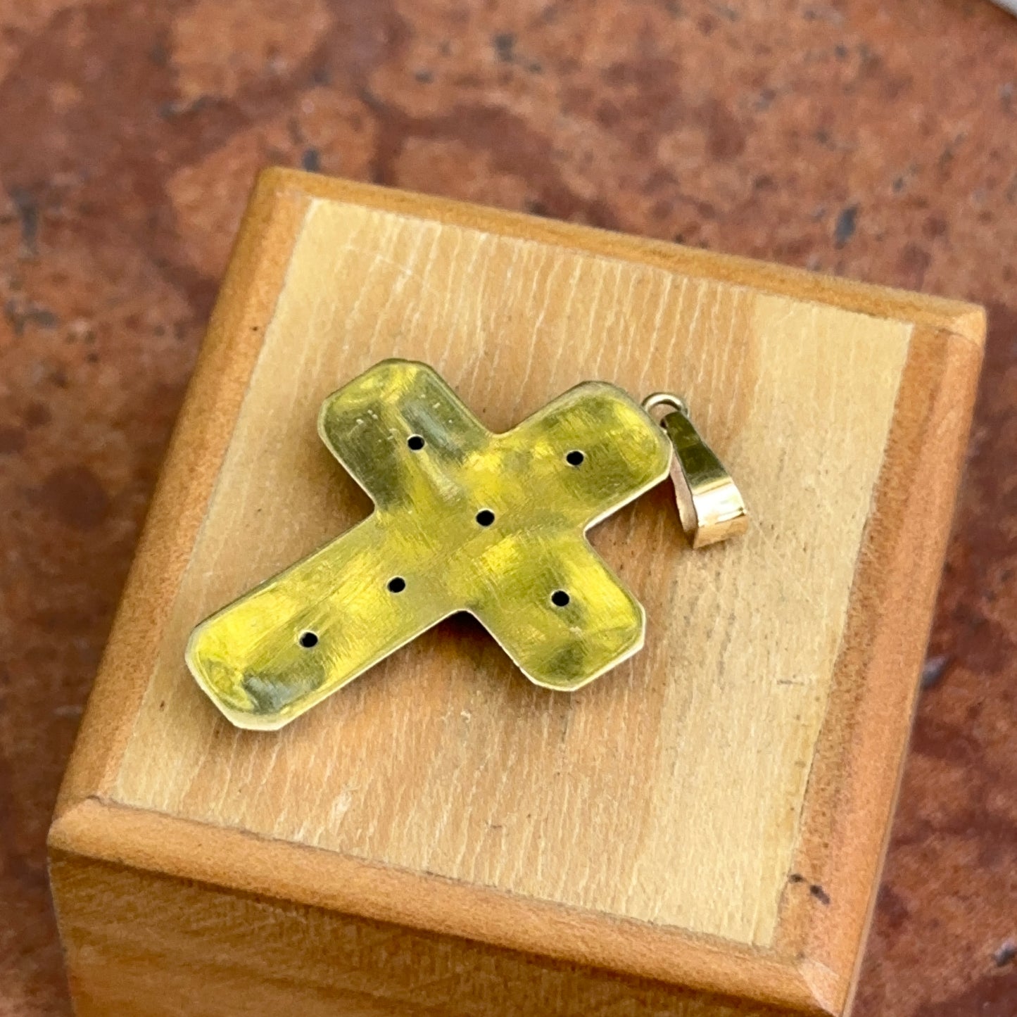 Estate 18KT Yellow Gold Puffed Emerald Cross Pendant 35mm