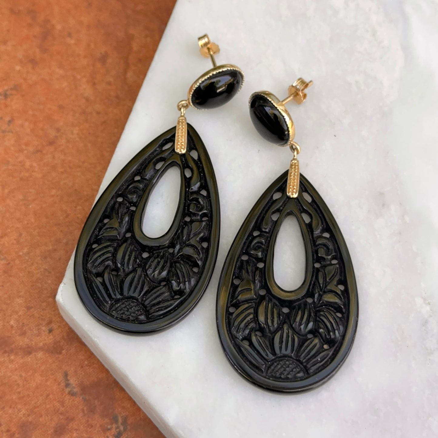 Estate 14KT Yellow Gold Teardrop Carved Onyx Dangle Earrings