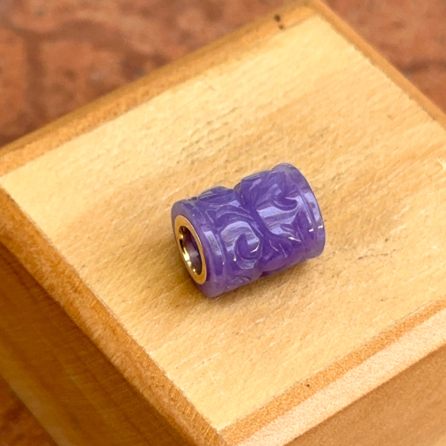 14KT Yellow Gold Carved Lavender Jade Oval Pendant Charm Slide