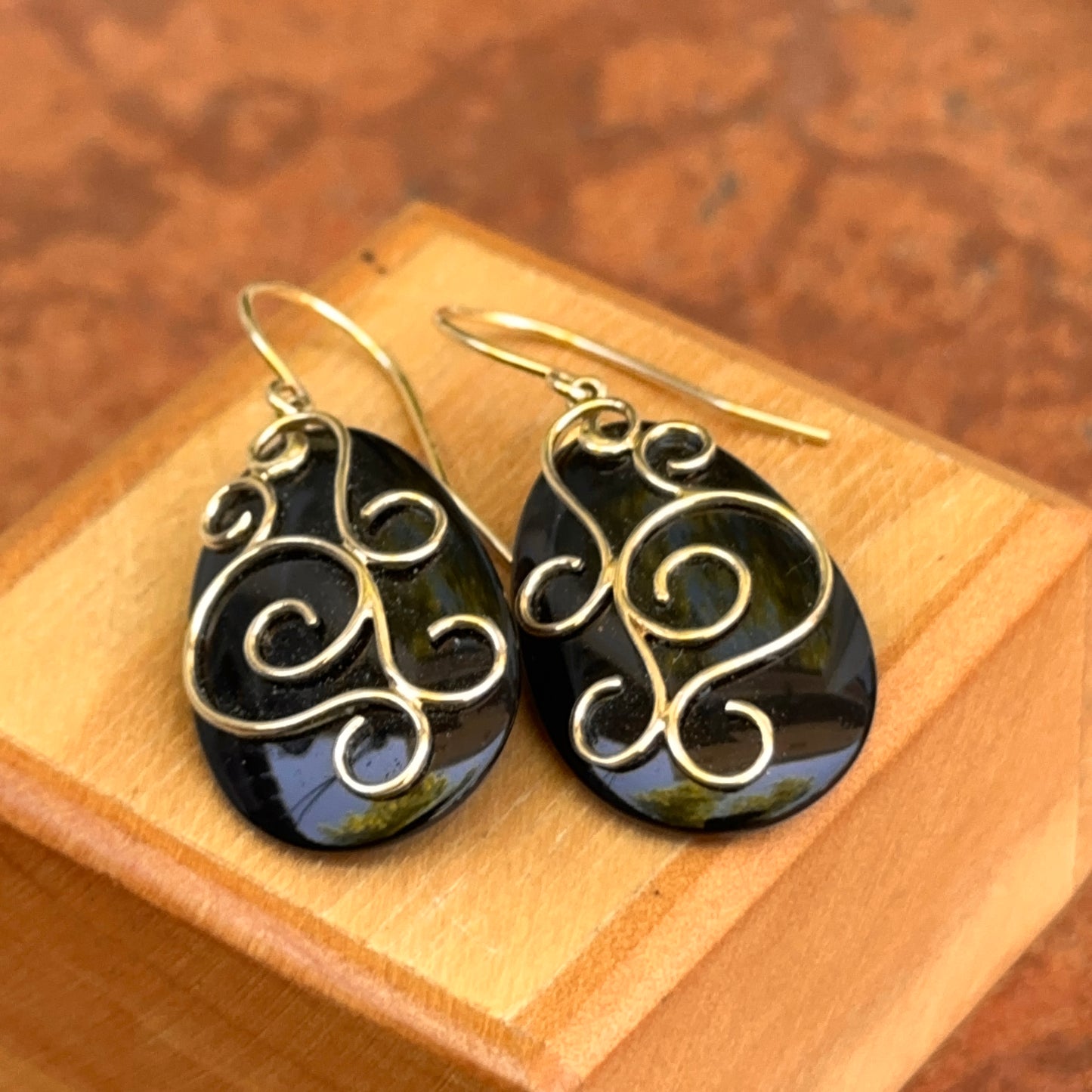 Estate 14KT Yellow Gold Teardrop Onyx Swirl Design Earrings