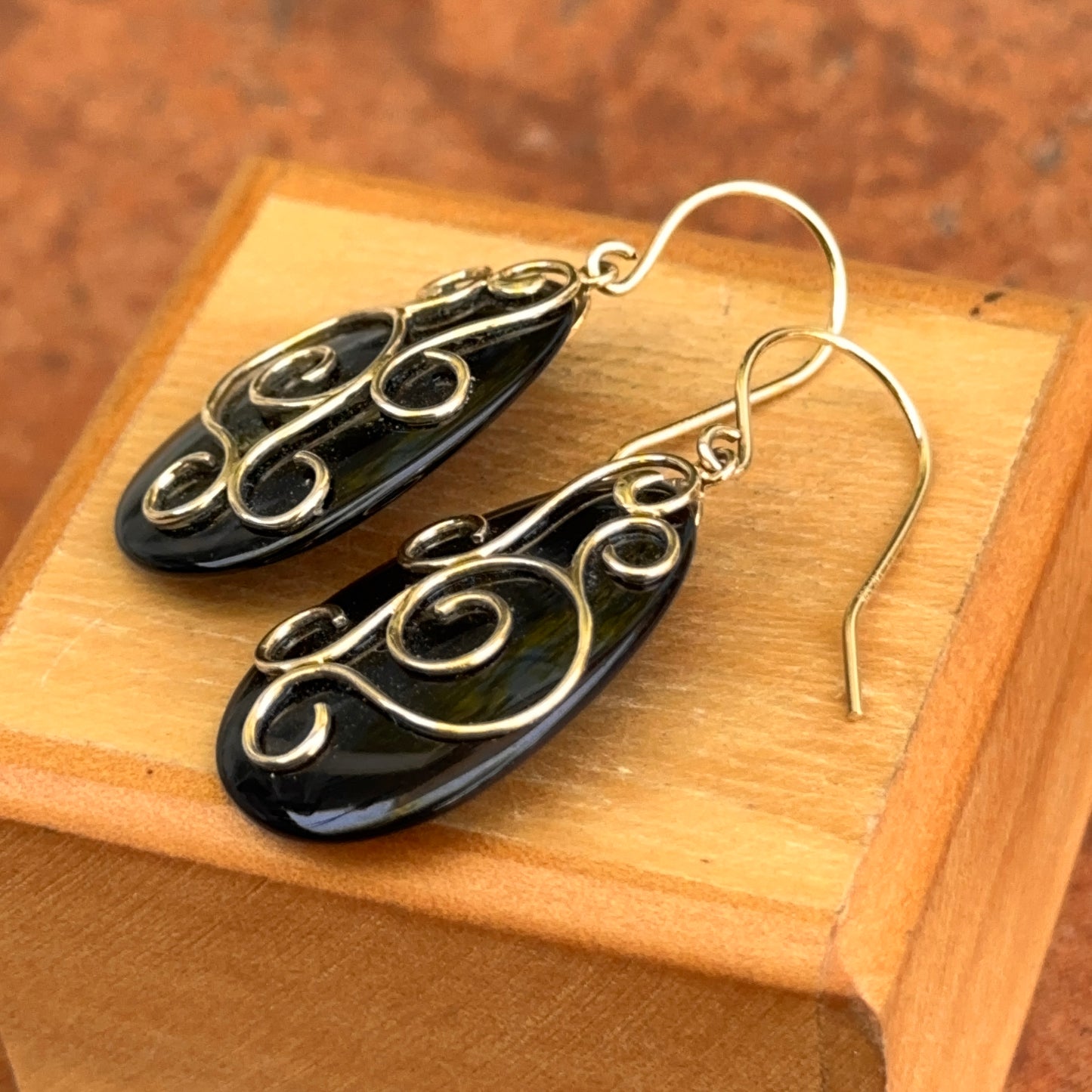 Estate 14KT Yellow Gold Teardrop Onyx Swirl Design Earrings