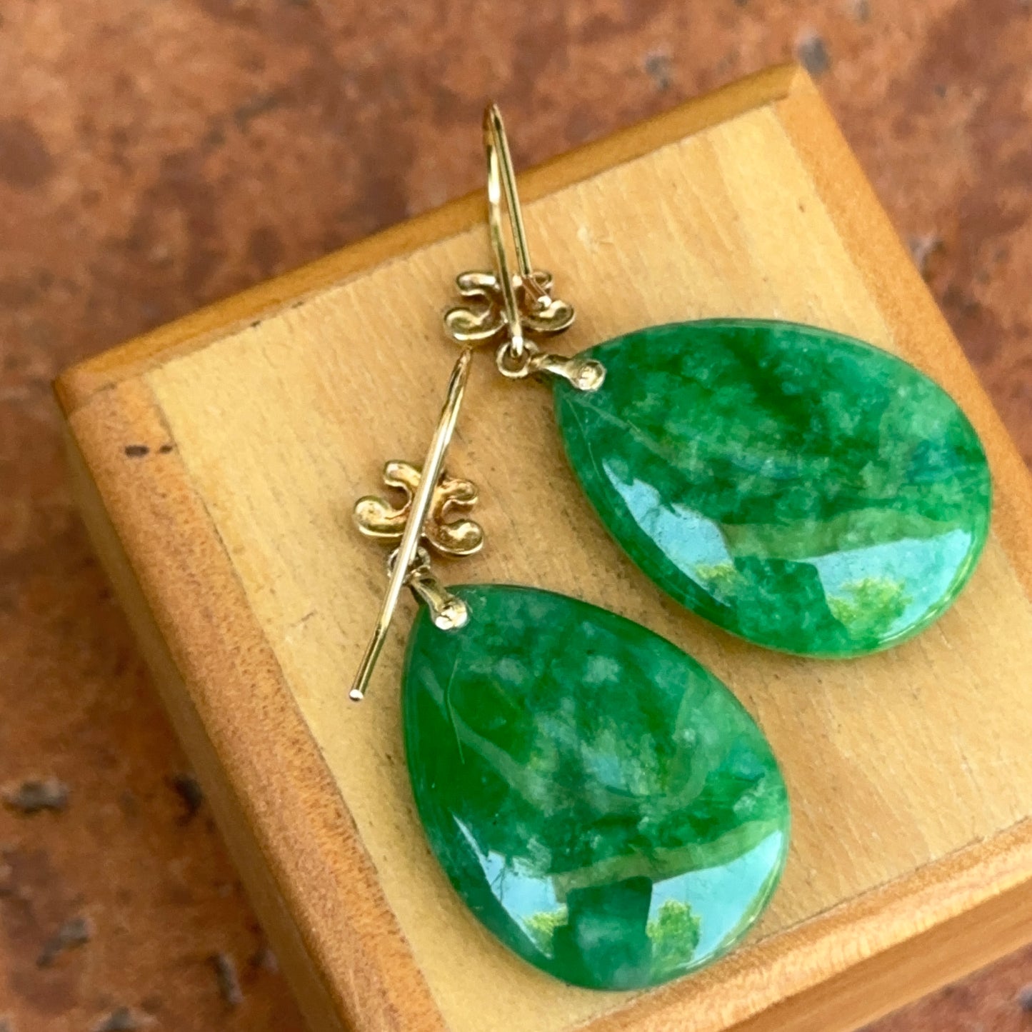 Estate 14KT Yellow Gold Carved Phoenix Jade Teardrop Dangle Earrings