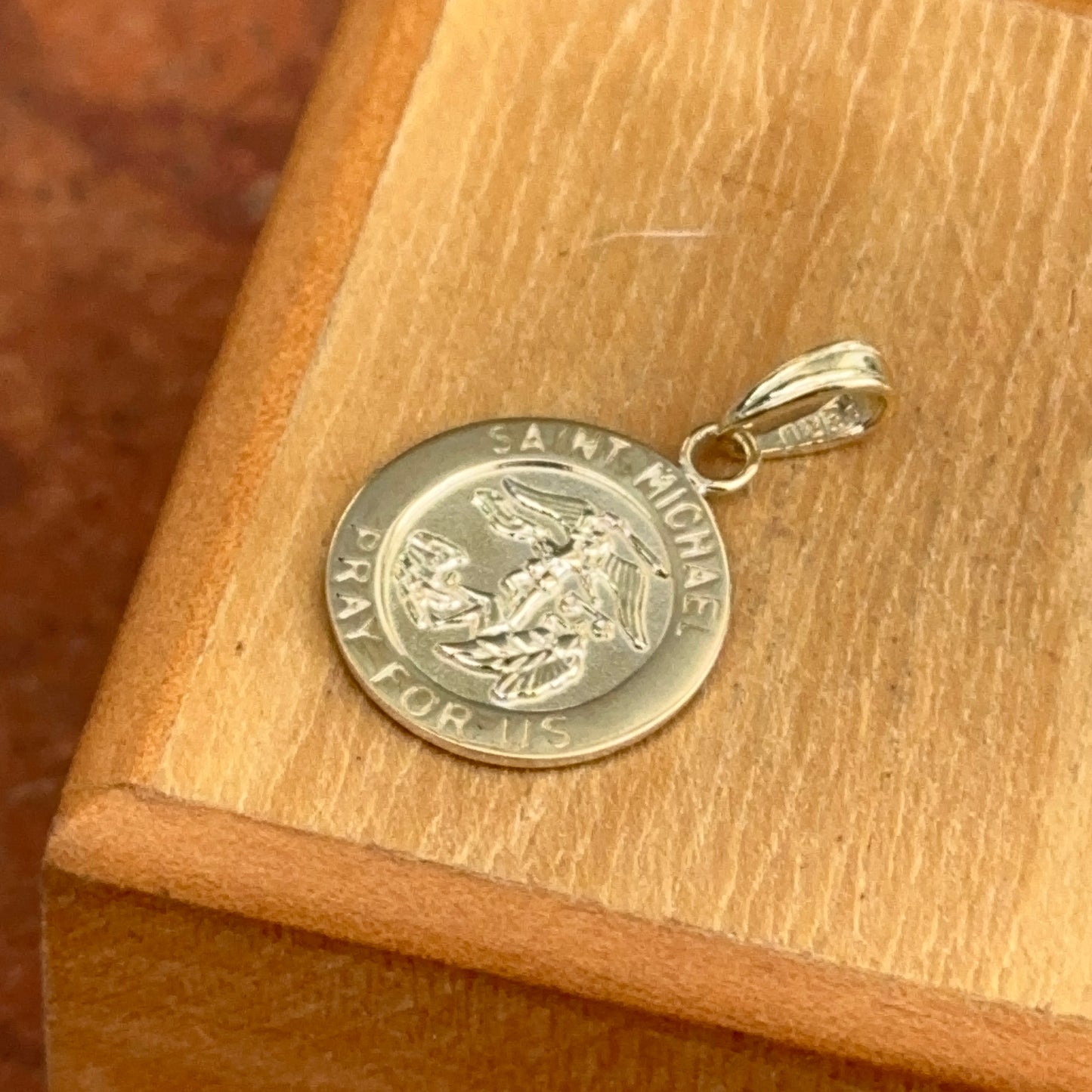 10KT Yellow Gold Round St.Michael Medal Pendant Charm 14.87mm