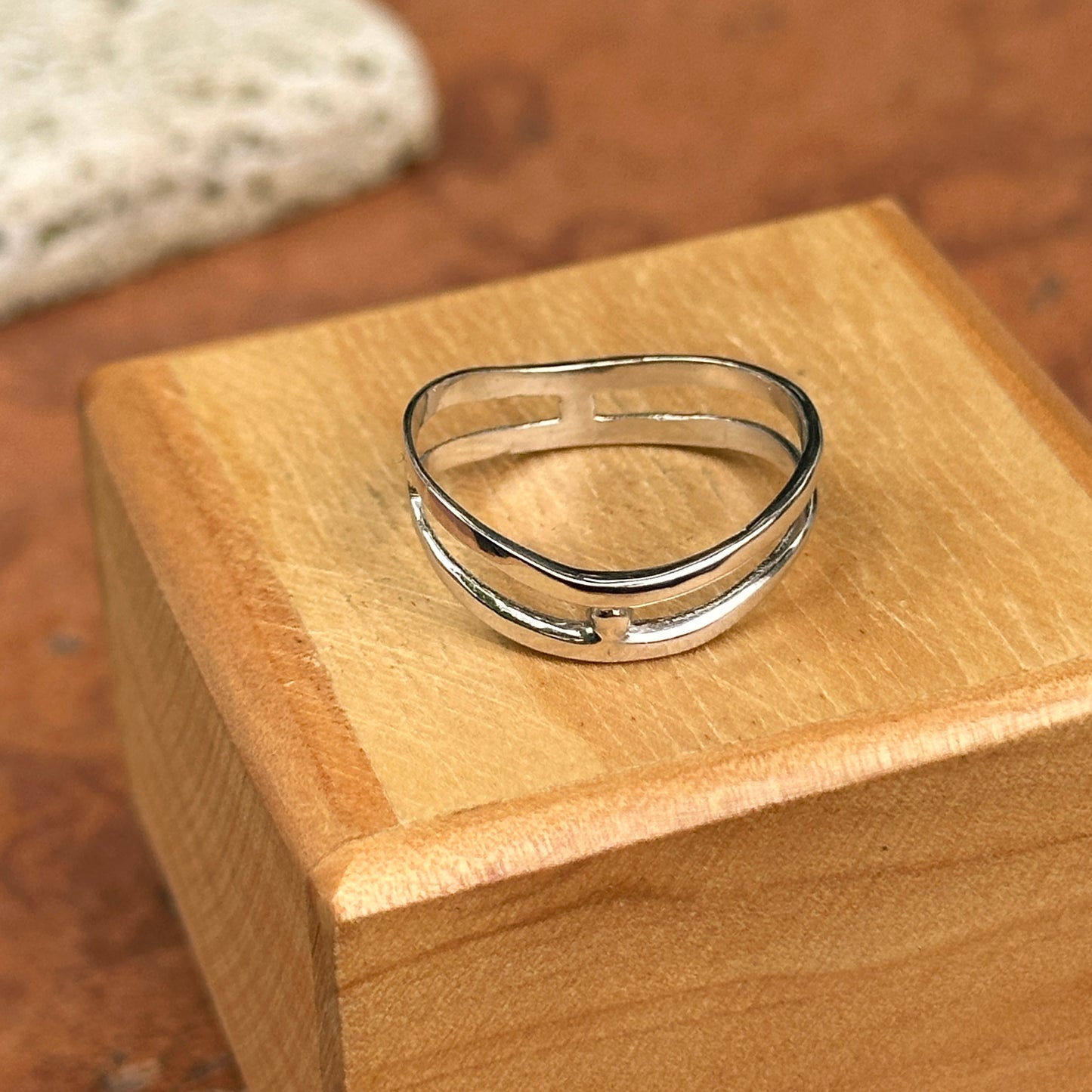 14KT White Gold Shiny Wide Thumb Band Ring Size 8