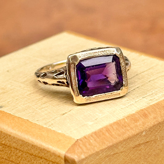 Estate 14KT Yellow Gold Bezel Emerald-Cut Amethyst Filigree Ring