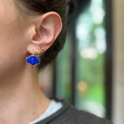 Estate 14KT Yellow Gold Polished Italian Carved Blue Lapis 3D Medusa + Cabochon Ruby Earrings