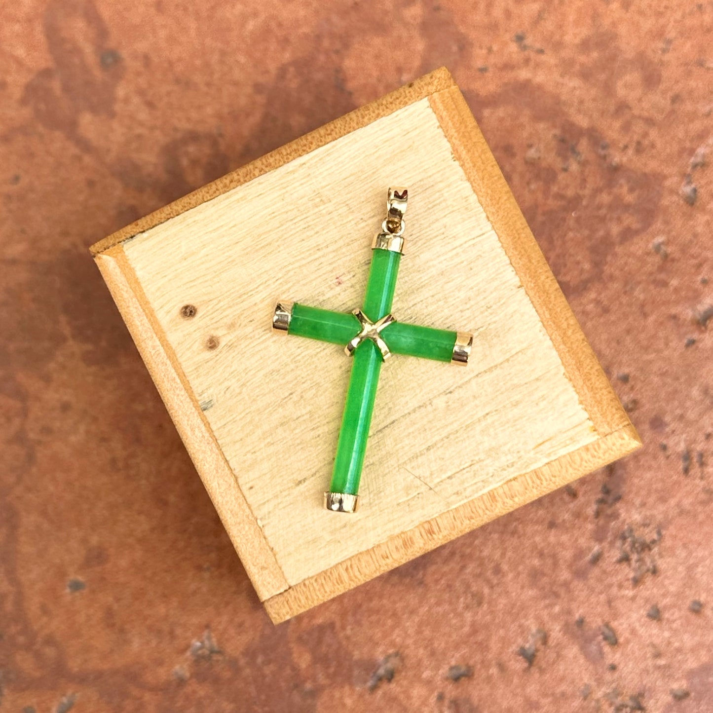 Estate 14KT Yellow Gold Green Jade Cross Pendant Charm