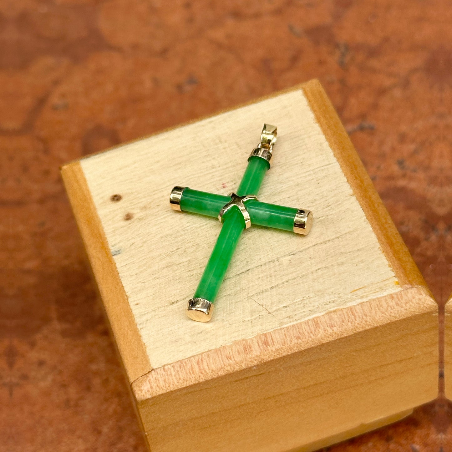 Estate 14KT Yellow Gold Green Jade Cross Pendant Charm