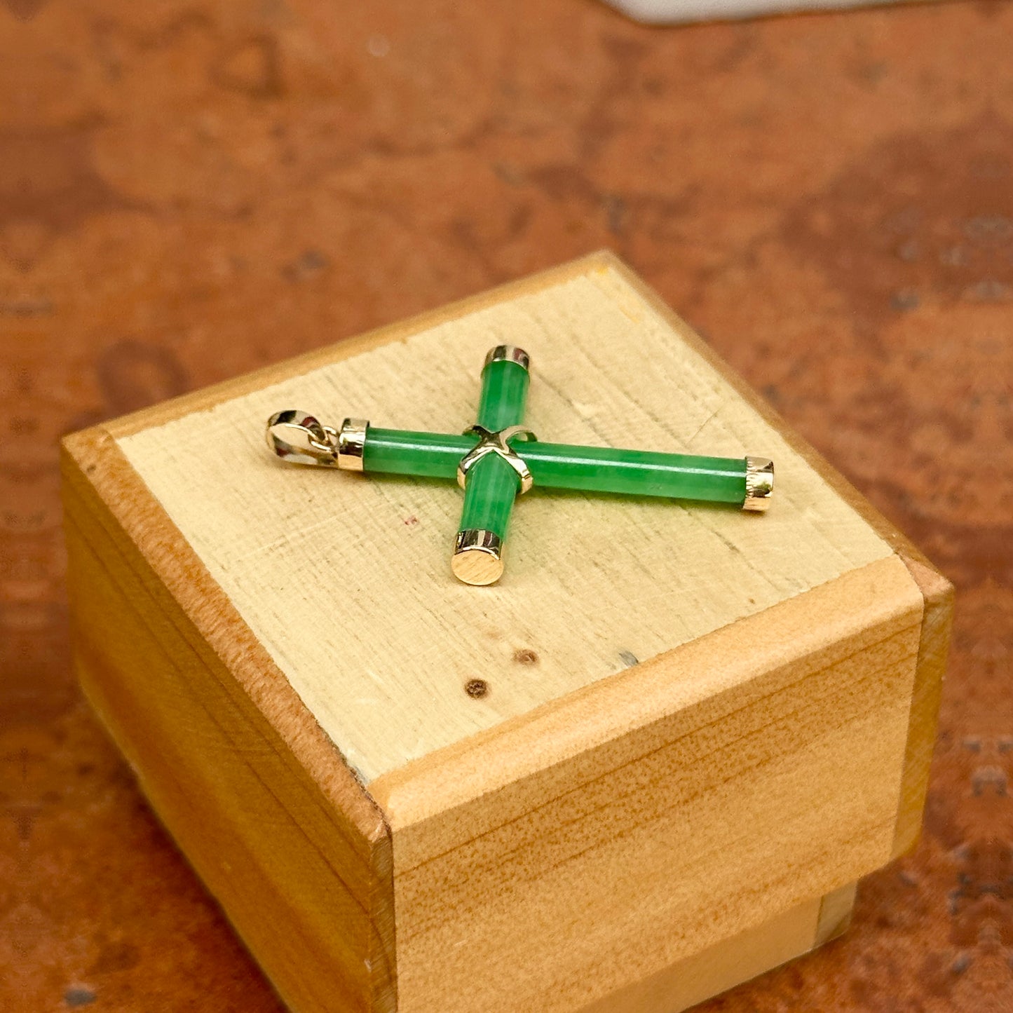 Estate 14KT Yellow Gold Green Jade Cross Pendant Charm