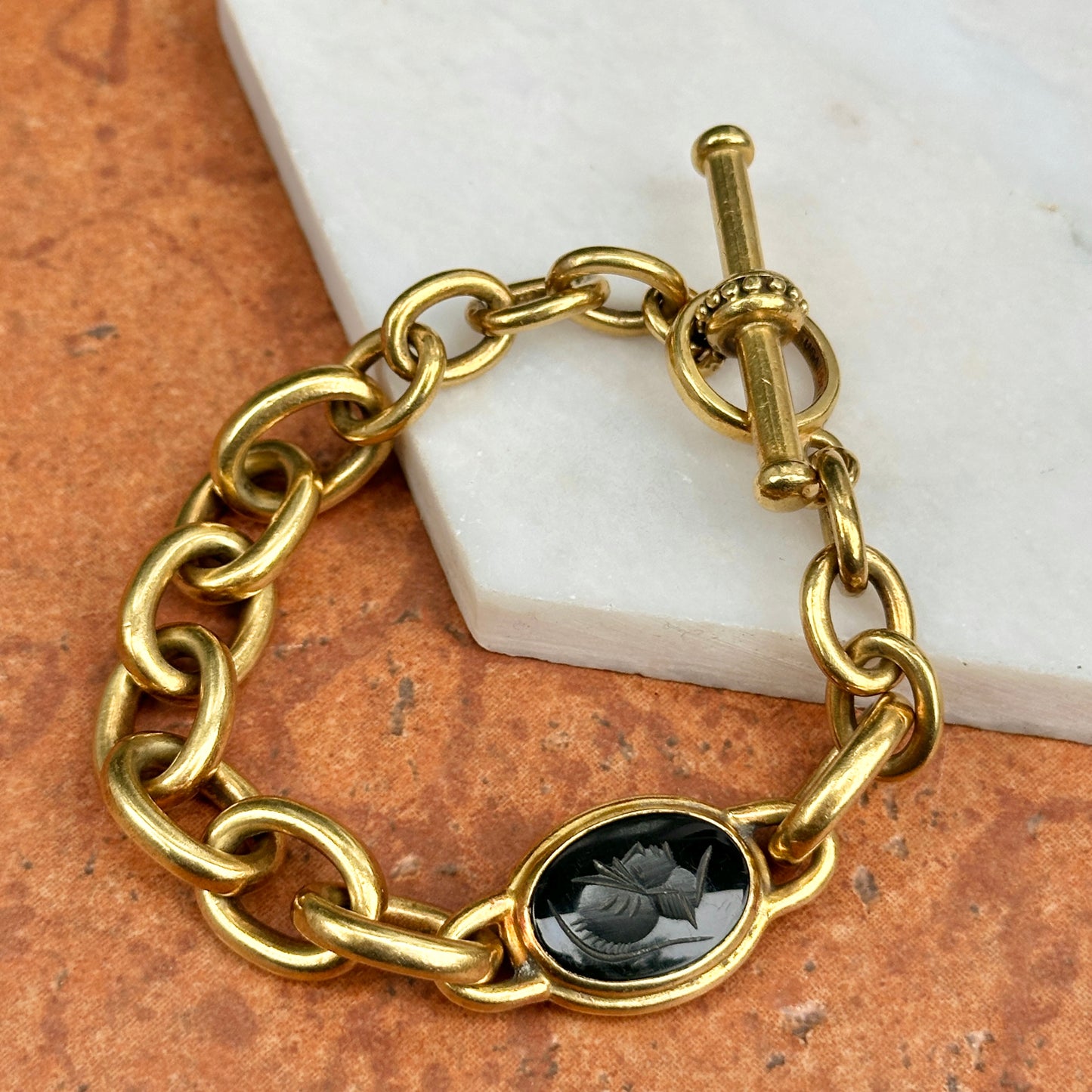 Estate 18KT Yellow Gold Vahe Naltchayan Oval Carnelian + Onyx Toggle Bracelet