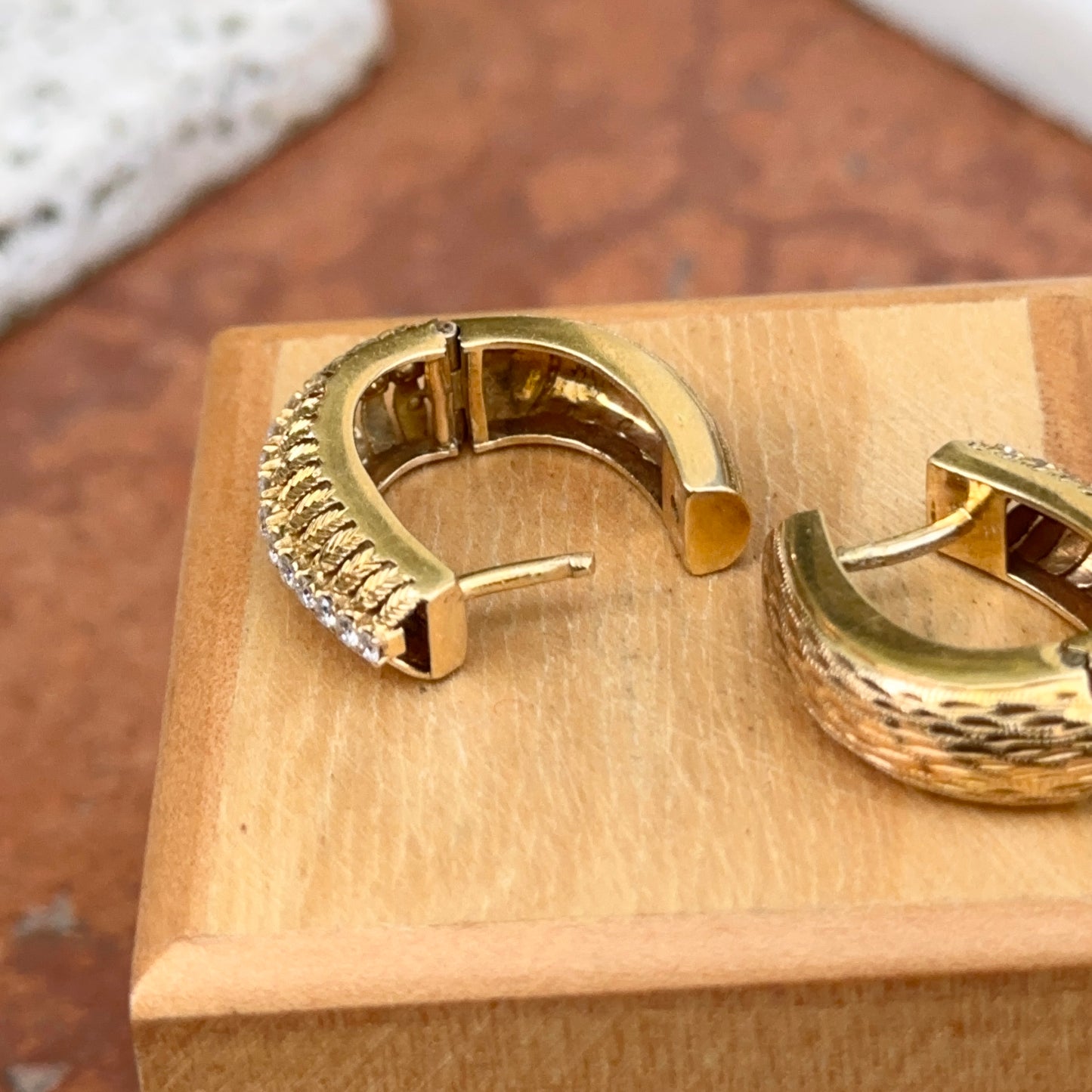 Estate 14KT Yellow Gold Mid Century Bark Matte & Diamond Oval Hoop Earrings