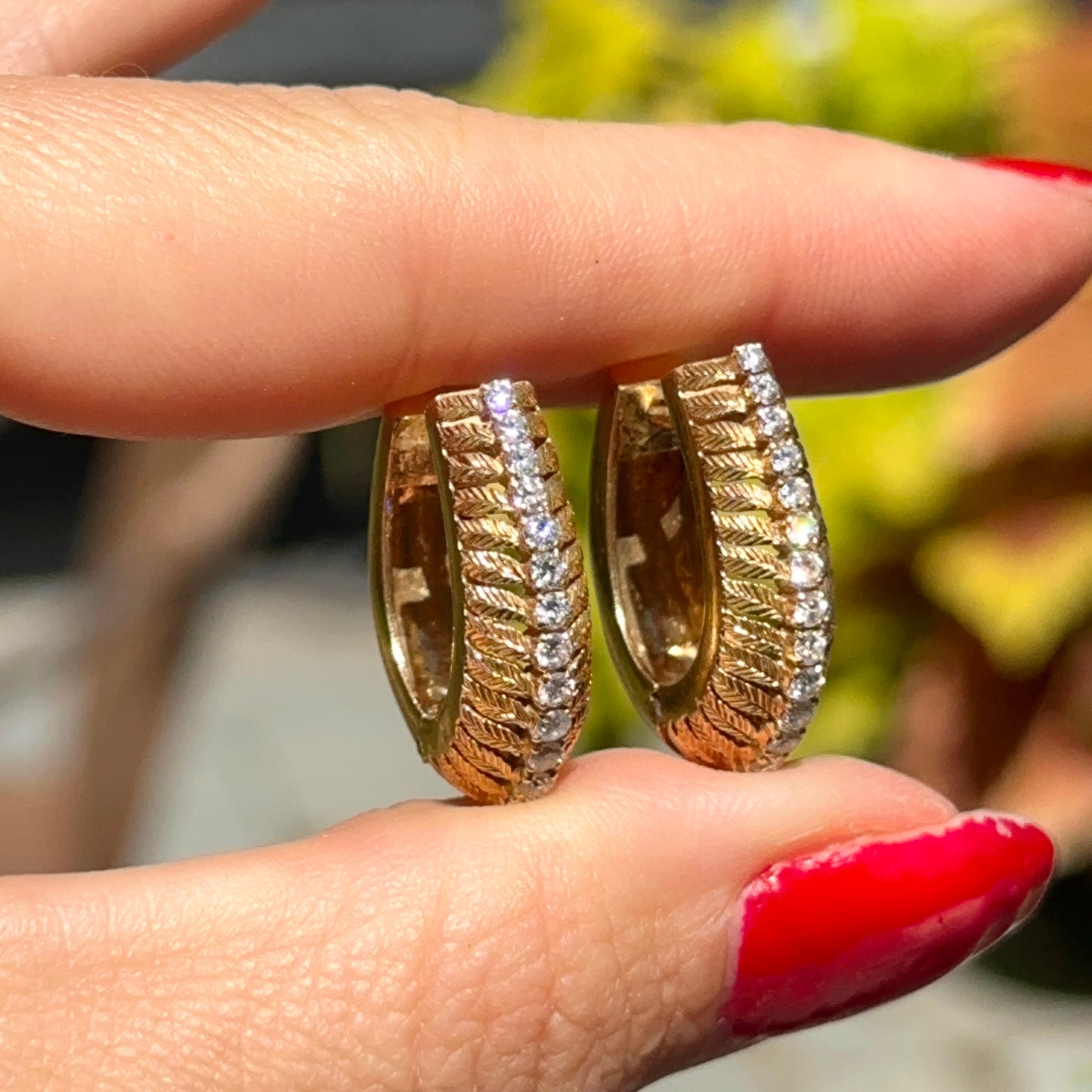 Estate 14KT Yellow Gold Mid Century Bark Matte & Diamond Oval Hoop Earrings