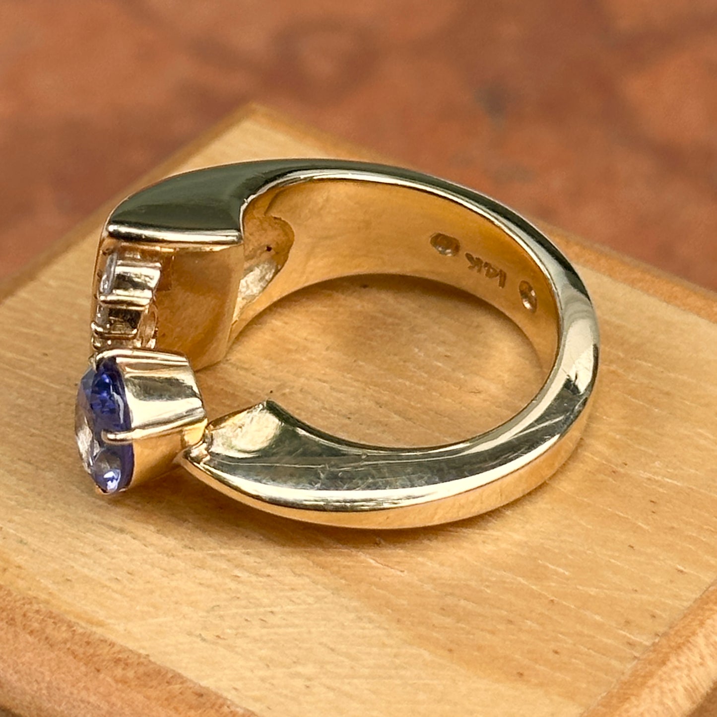 Estate 14KT Yellow Gold Oval Tanzanite and Round Diamond Ring