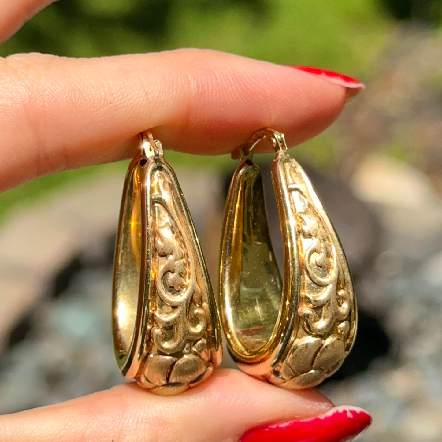 Vintage 14KT Yellow Gold Hoop Earrings Matte and Shiny Hollow Floral Design