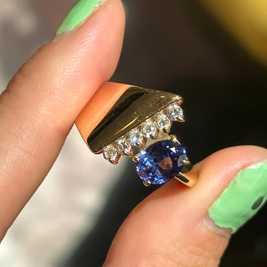 Estate 14KT Yellow Gold Oval Tanzanite and Round Diamond Ring