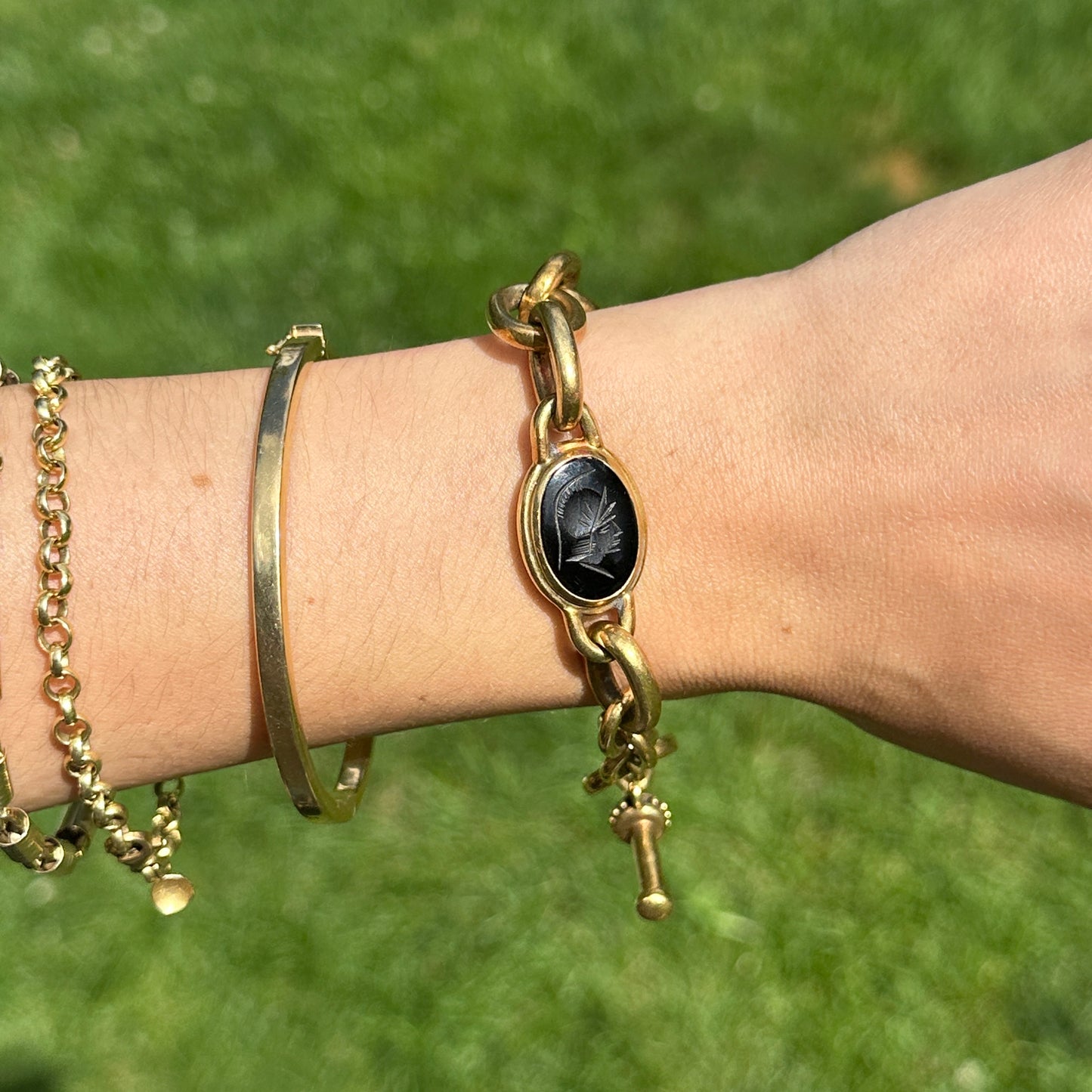 Estate 18KT Yellow Gold Vahe Naltchayan Oval Carnelian + Onyx Toggle Bracelet