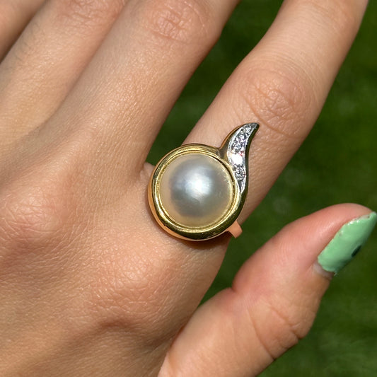 Estate 18KT Yellow Gold Round Mabe Pearl + Diamond Ring