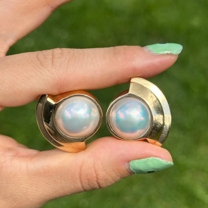 Estate 14KT Yellow Gold Round Mabe Pearl Free-Form Earrings