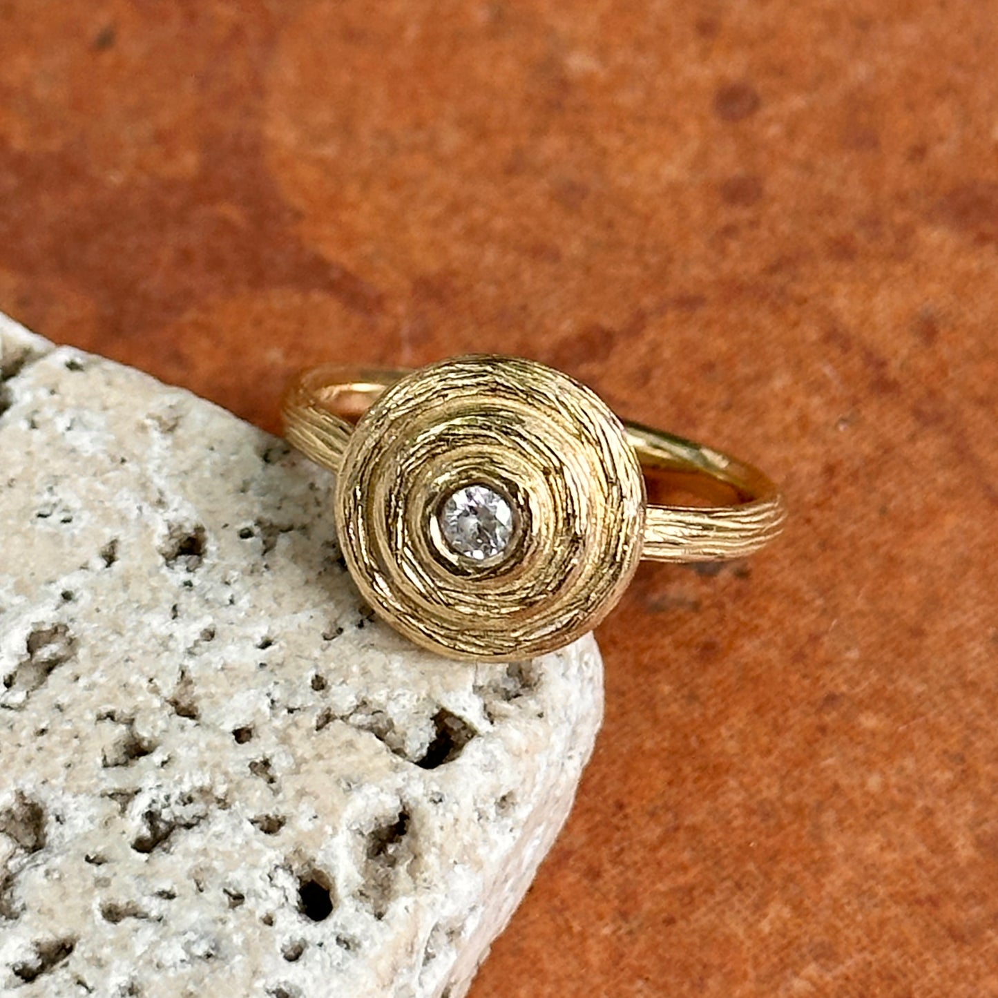 14KT Yellow Gold Textured Bezel Diamond Circle Ring