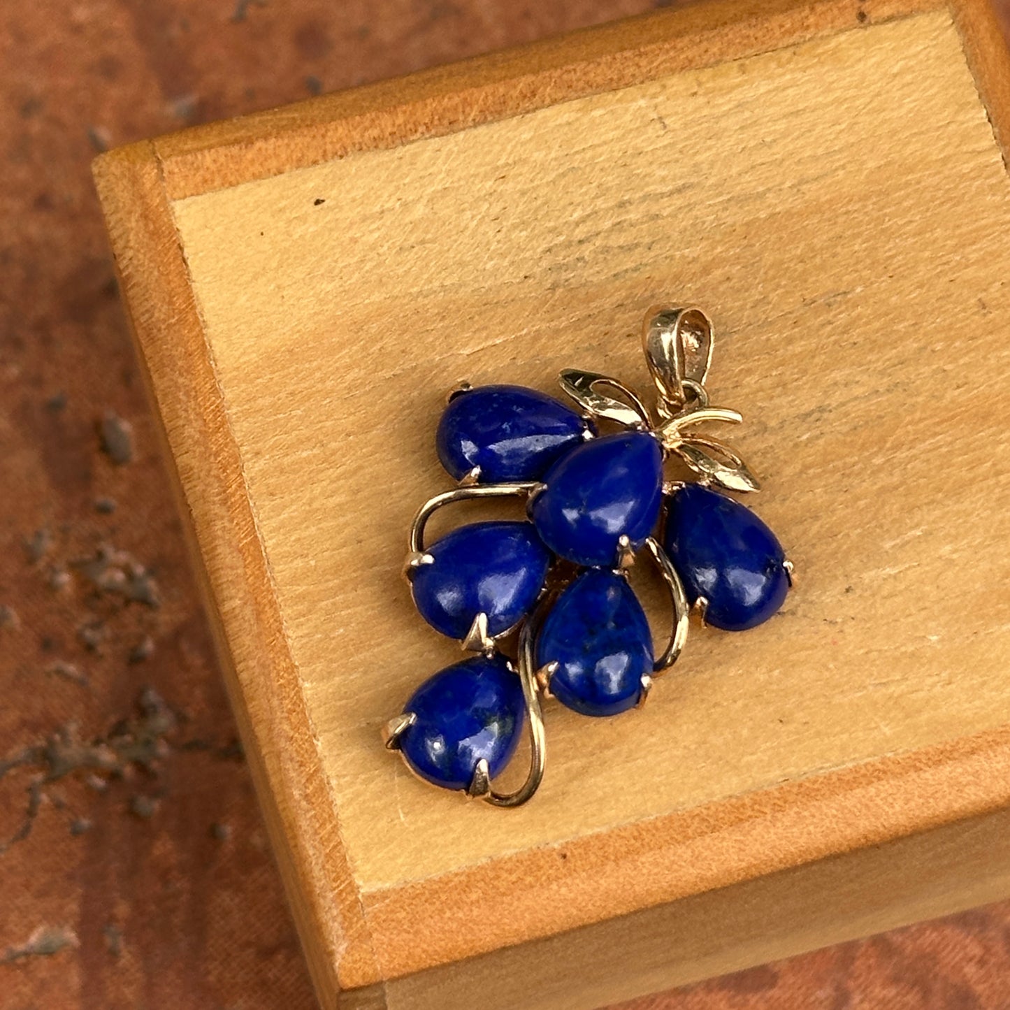 Estate 14KT Yellow Gold Lapis Lazuli Grape Cluster Pendant