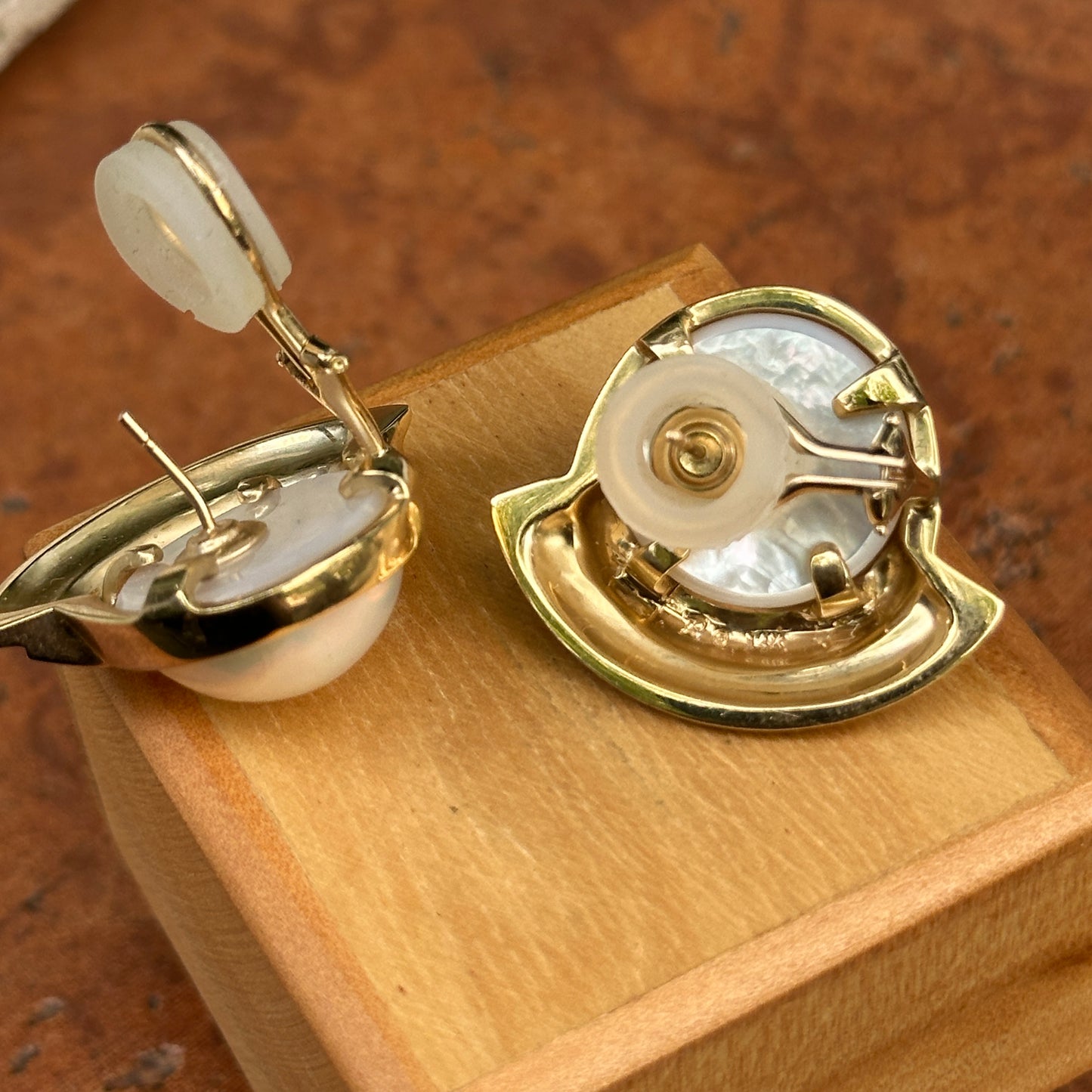 Estate 14KT Yellow Gold Round Mabe Pearl Free-Form Earrings