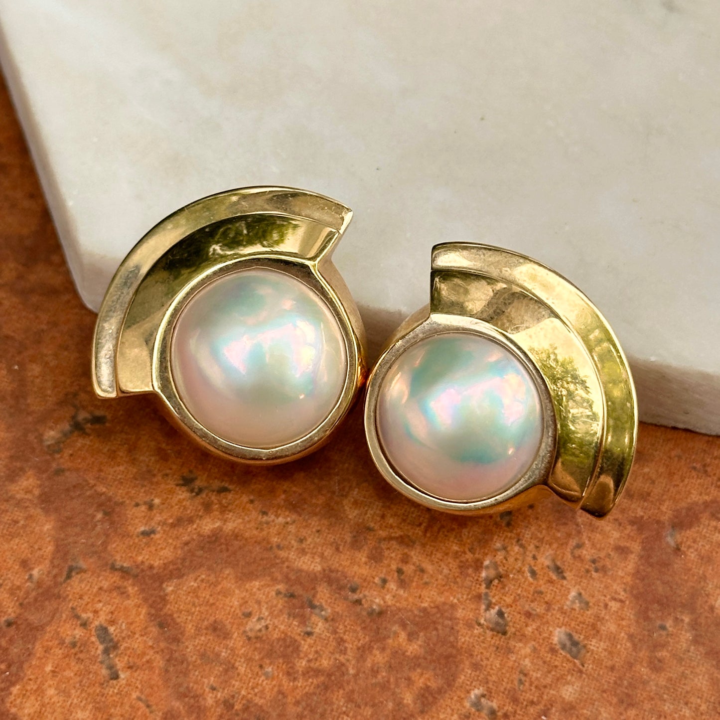 Estate 14KT Yellow Gold Round Mabe Pearl Free-Form Earrings