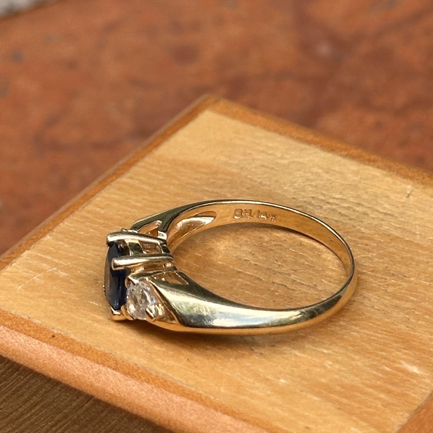 Estate 14KT Yellow Gold Oval 1.10 CT Blue Sapphire + Trillion Diamond Ring