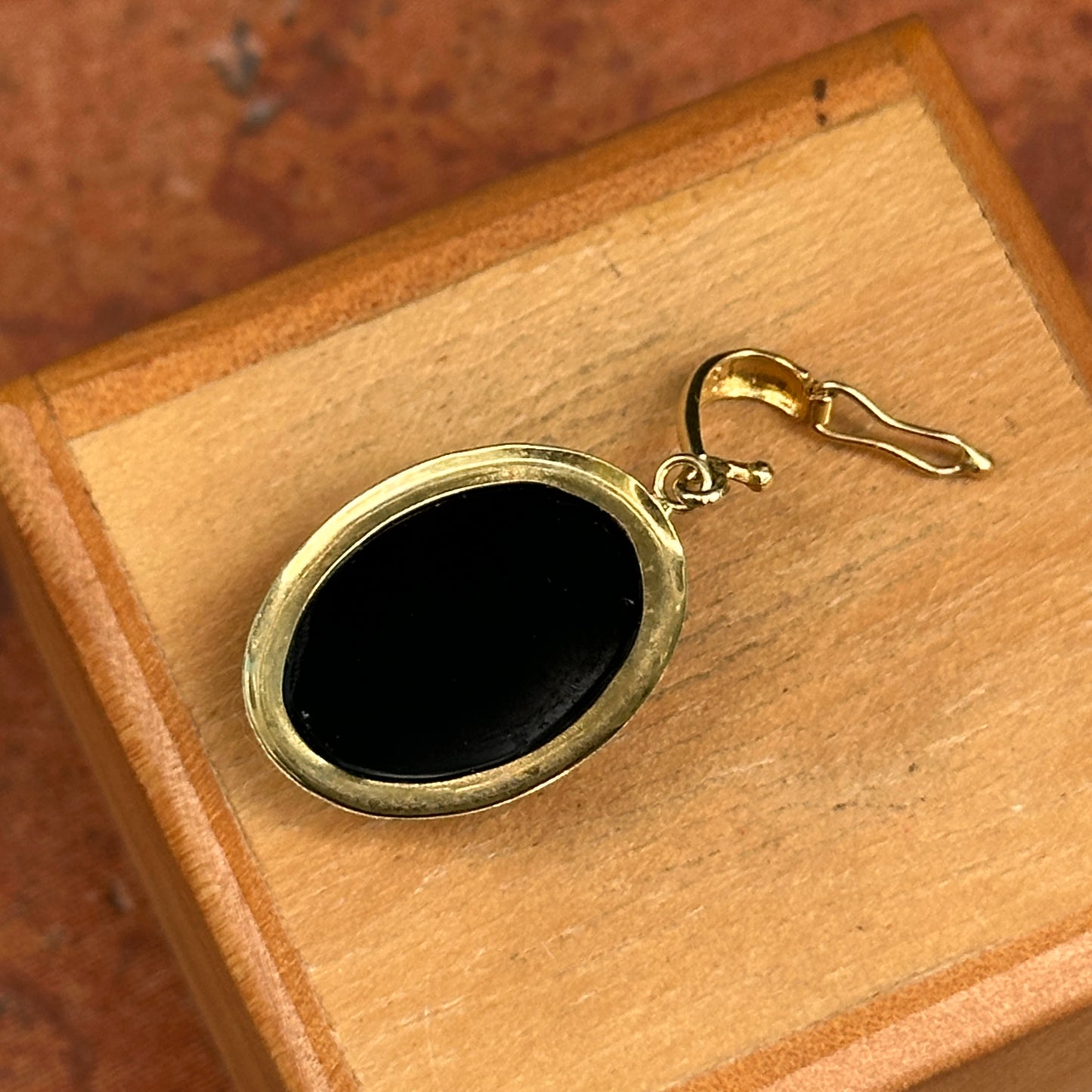 Estate 14KT Yellow Gold Oval Onyx Bezel Pendant Enhancer 32mm