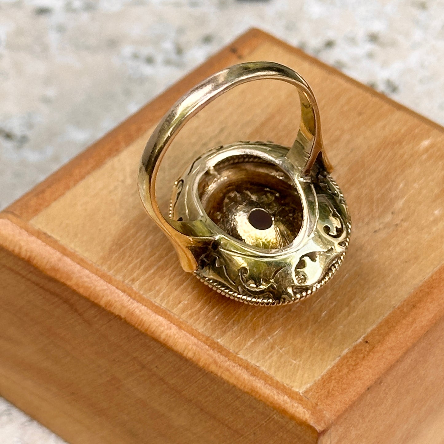 Estate 14KT Yellow Gold Oval Lavender Jade Ring