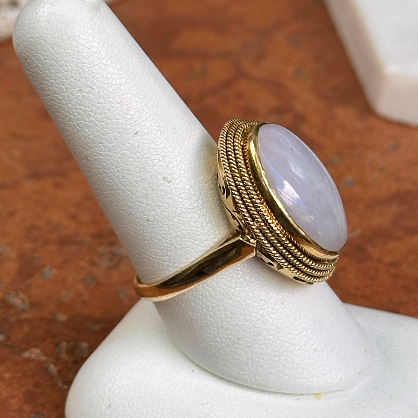 Estate 14KT Yellow Gold Oval Lavender Jade Ring