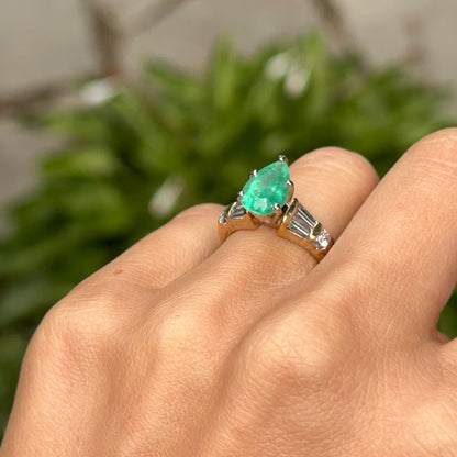 Estate 14KT Yellow Gold 1.91 CT Pear Emerald + Baguette Diamond Ring