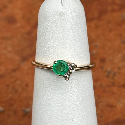 Estate 14KT Yellow Gold Round Emerald + Round Diamond Prong Set Ring
