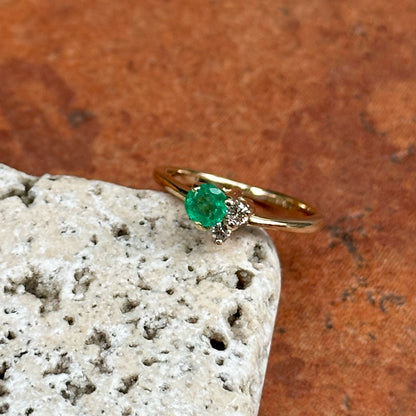 Estate 14KT Yellow Gold Round Emerald + Round Diamond Prong Set Ring