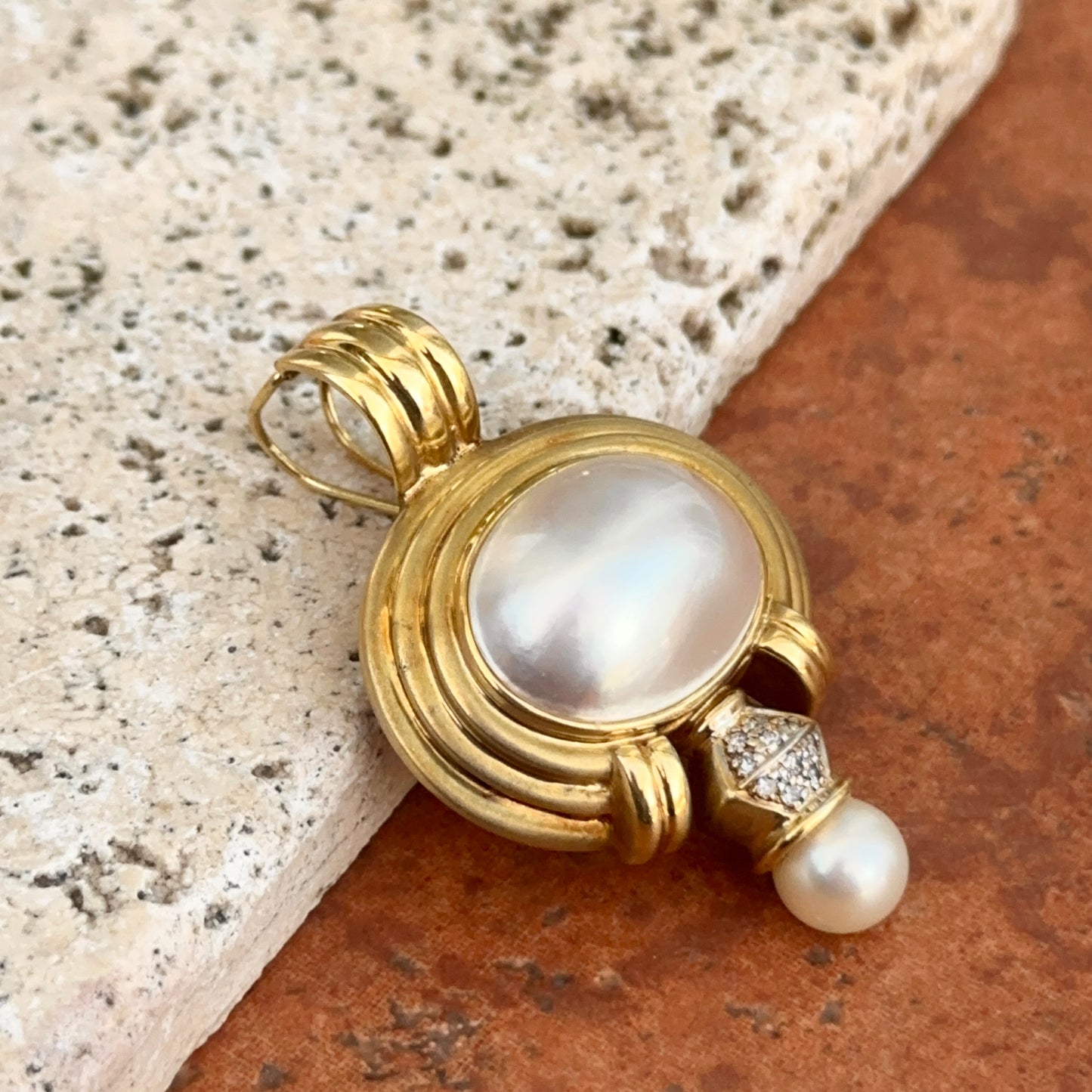 Estate 14KT Yellow Gold Large Mabe Pearl + Diamond Enhancer Pendant 045