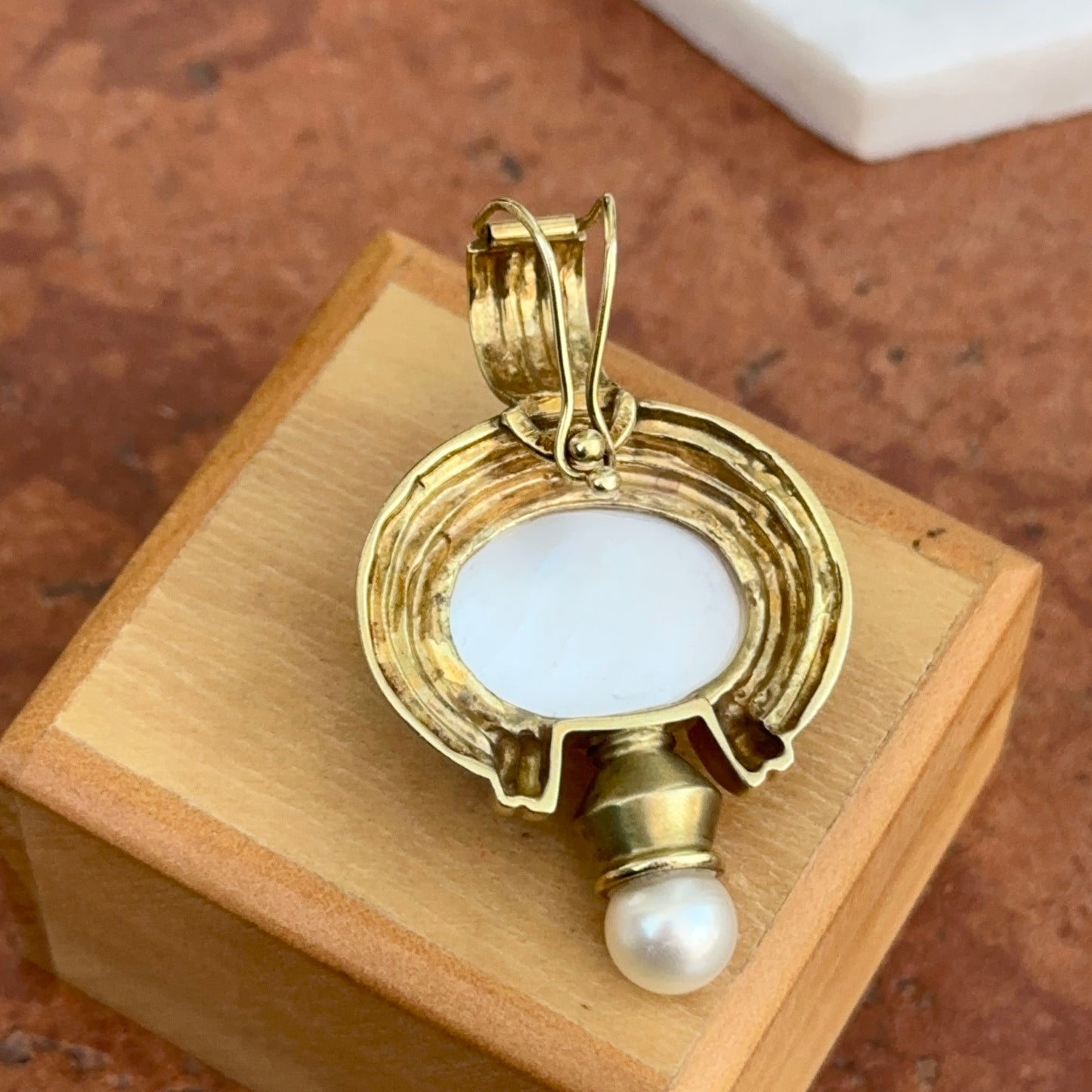 Estate 14KT Yellow Gold Large Mabe Pearl + Diamond Enhancer Pendant 045