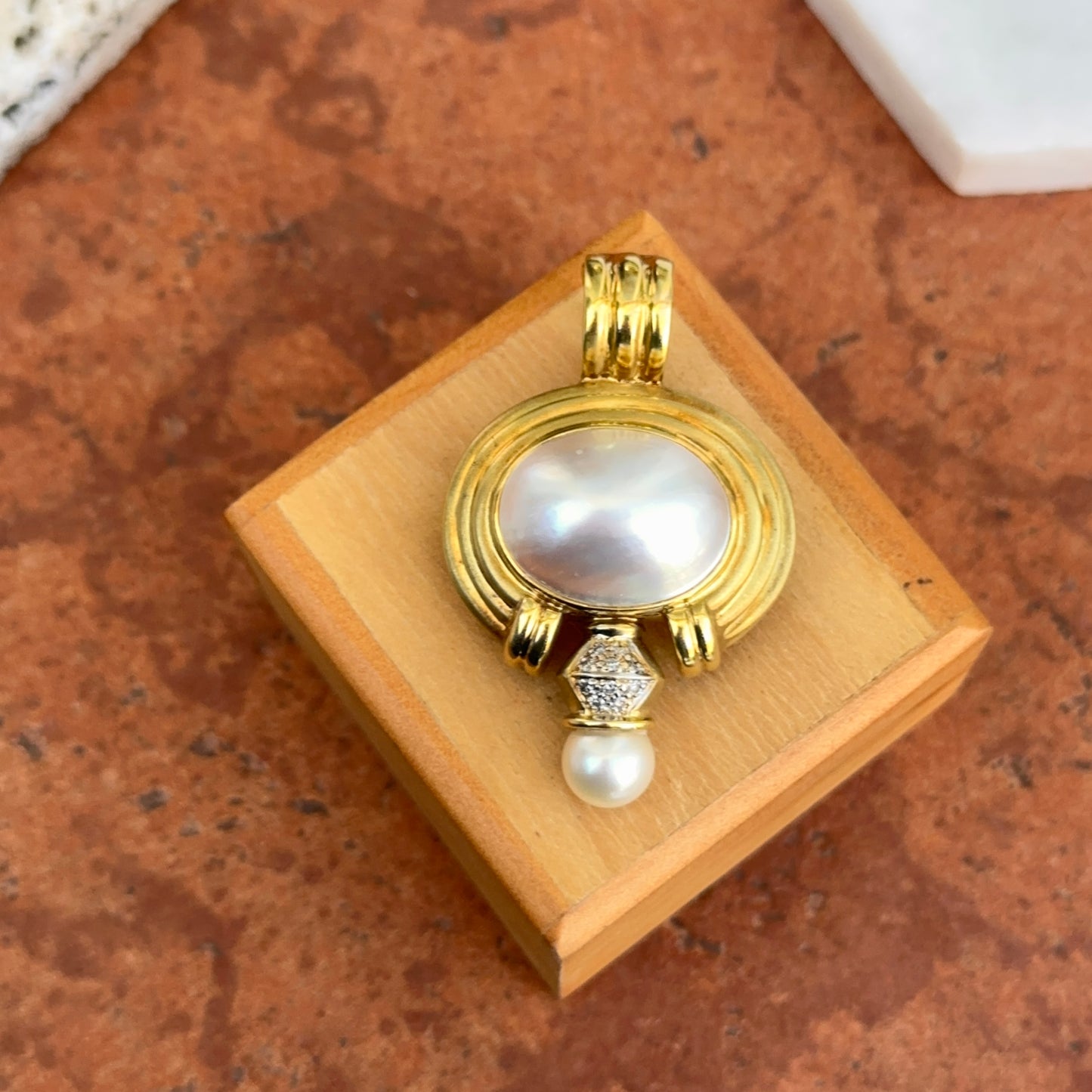 Estate 14KT Yellow Gold Large Mabe Pearl + Diamond Enhancer Pendant 045