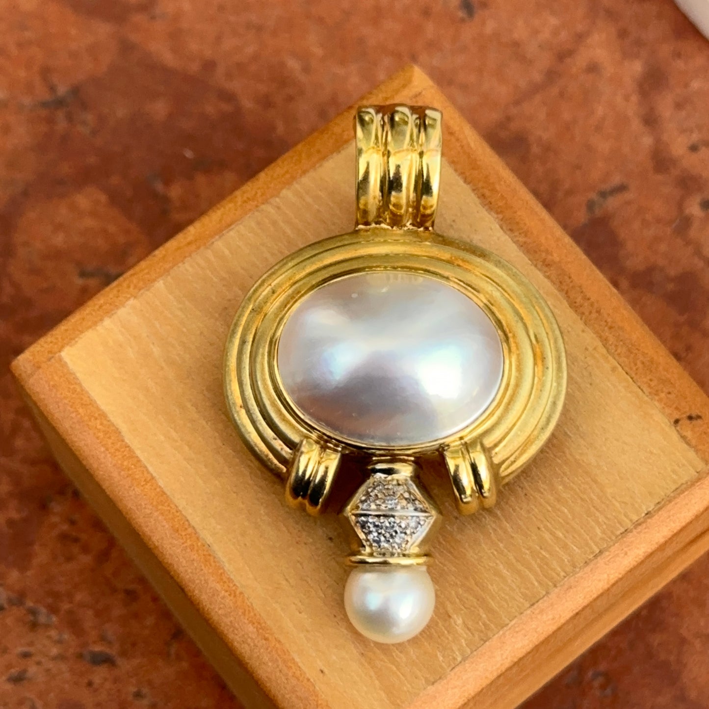 Estate 14KT Yellow Gold Large Mabe Pearl + Diamond Enhancer Pendant 045