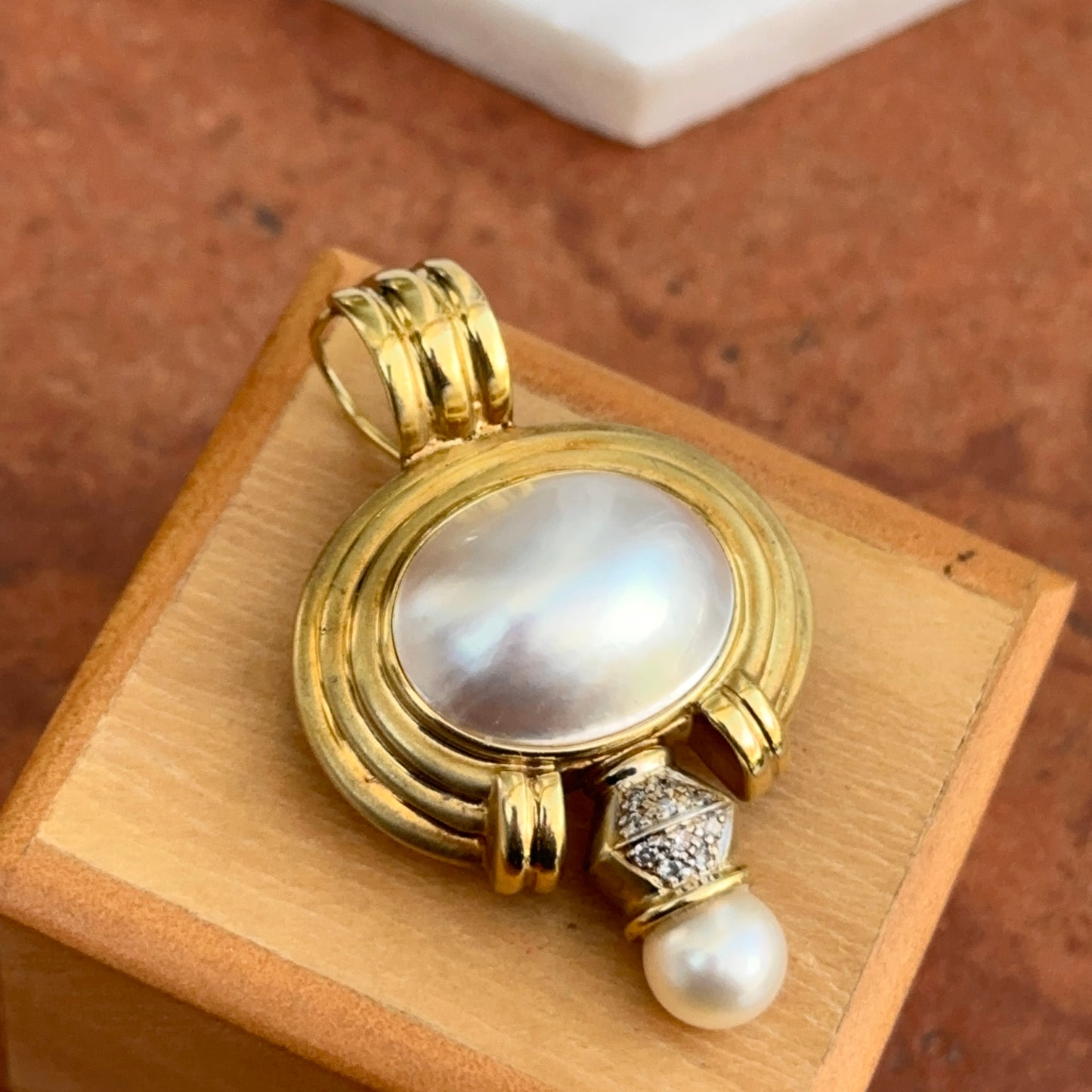 Estate 14KT Yellow Gold Large Mabe Pearl + Diamond Enhancer Pendant 045