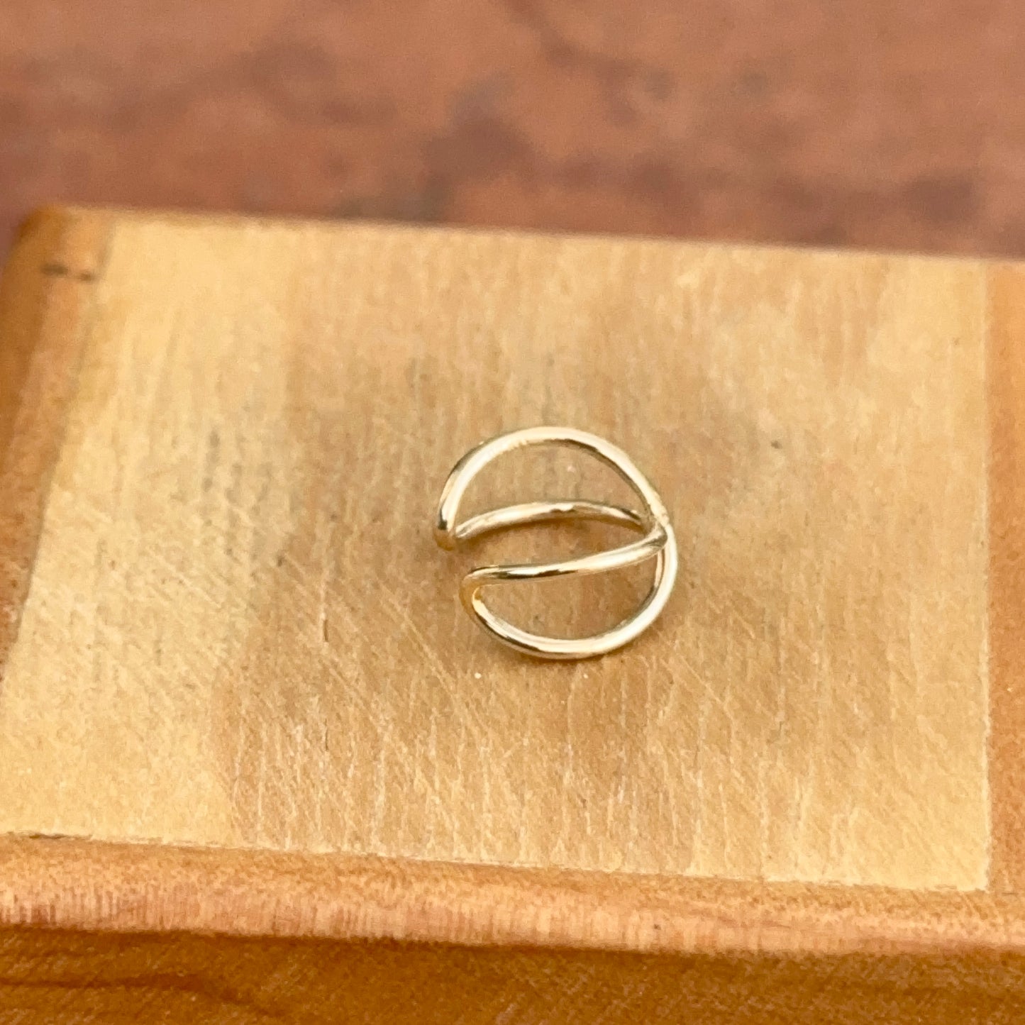 14KT Yellow Gold Shiny Criss Cross Single Ear Cuff 9.5mm