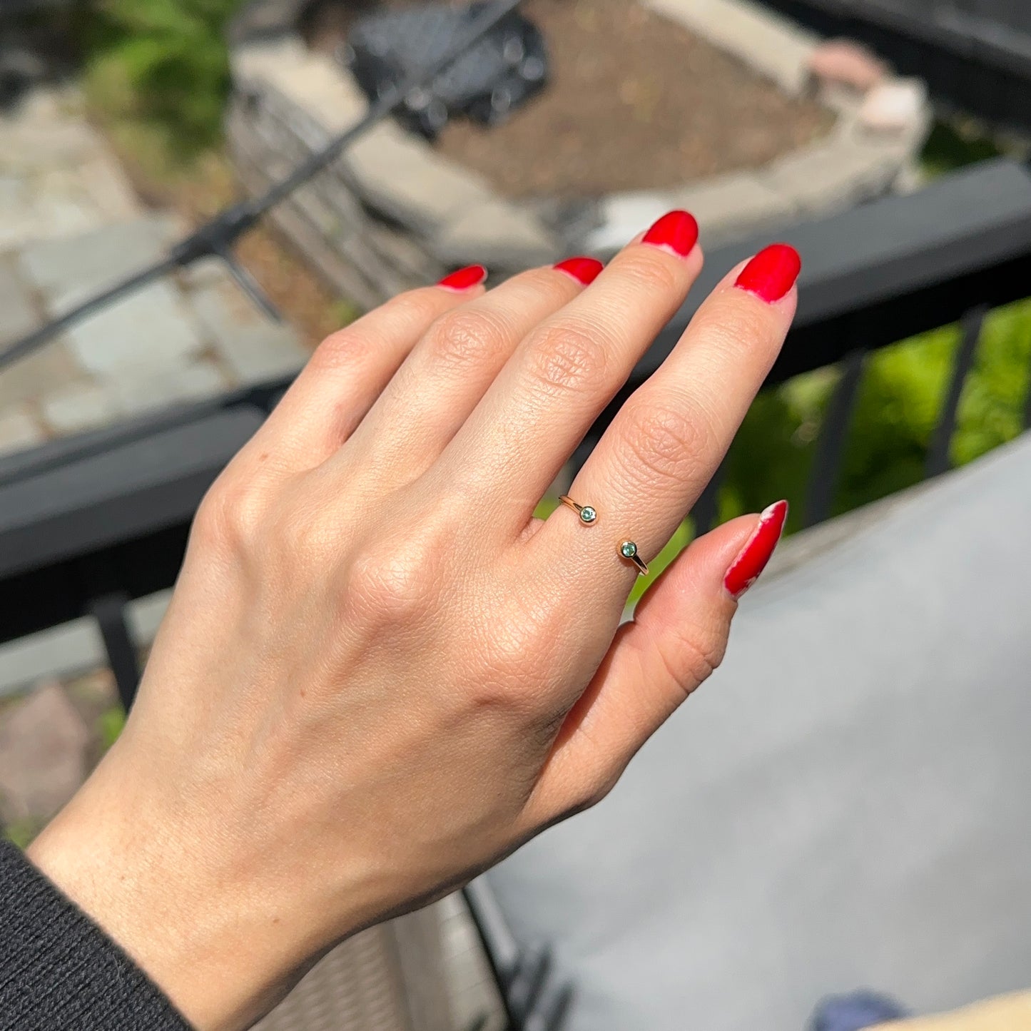 Estate 18KT Yellow Gold Round Bezel Set Emerald Negative Space Ring