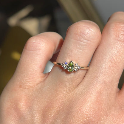 Estate 10KT Yellow Gold Pear-Cut Green Peridot + Diamond Accent Ring Size 6.5