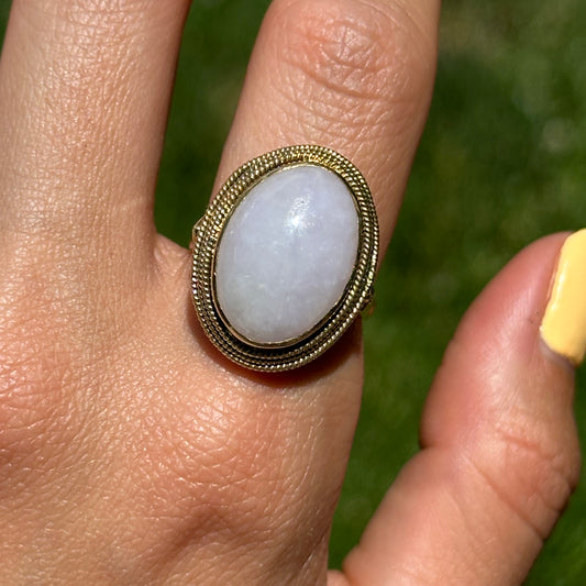 Estate 14KT Yellow Gold Oval Lavender Jade Ring