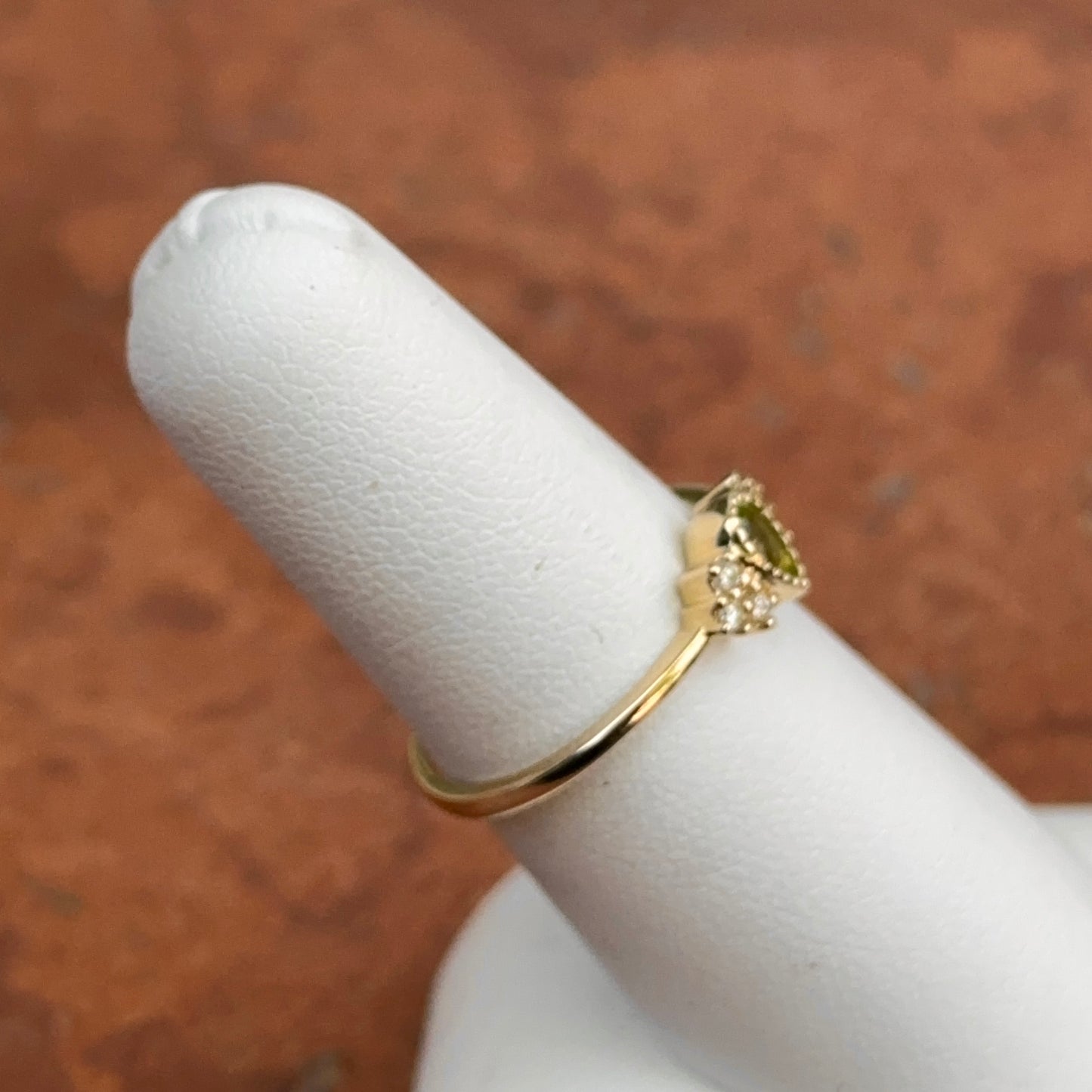 Estate 10KT Yellow Gold Pear-Cut Green Peridot + Diamond Accent Ring Size 6.5