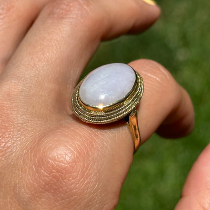 Estate 14KT Yellow Gold Oval Lavender Jade Ring