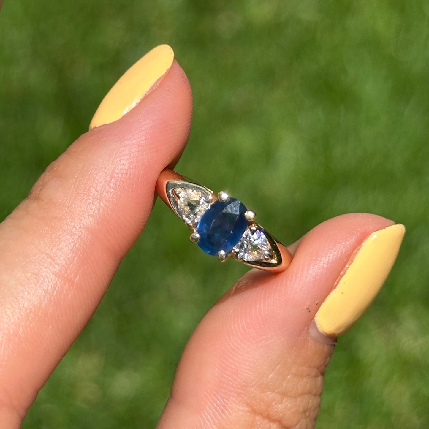 Estate 14KT Yellow Gold Oval 1.10 CT Blue Sapphire + Trillion Diamond Ring
