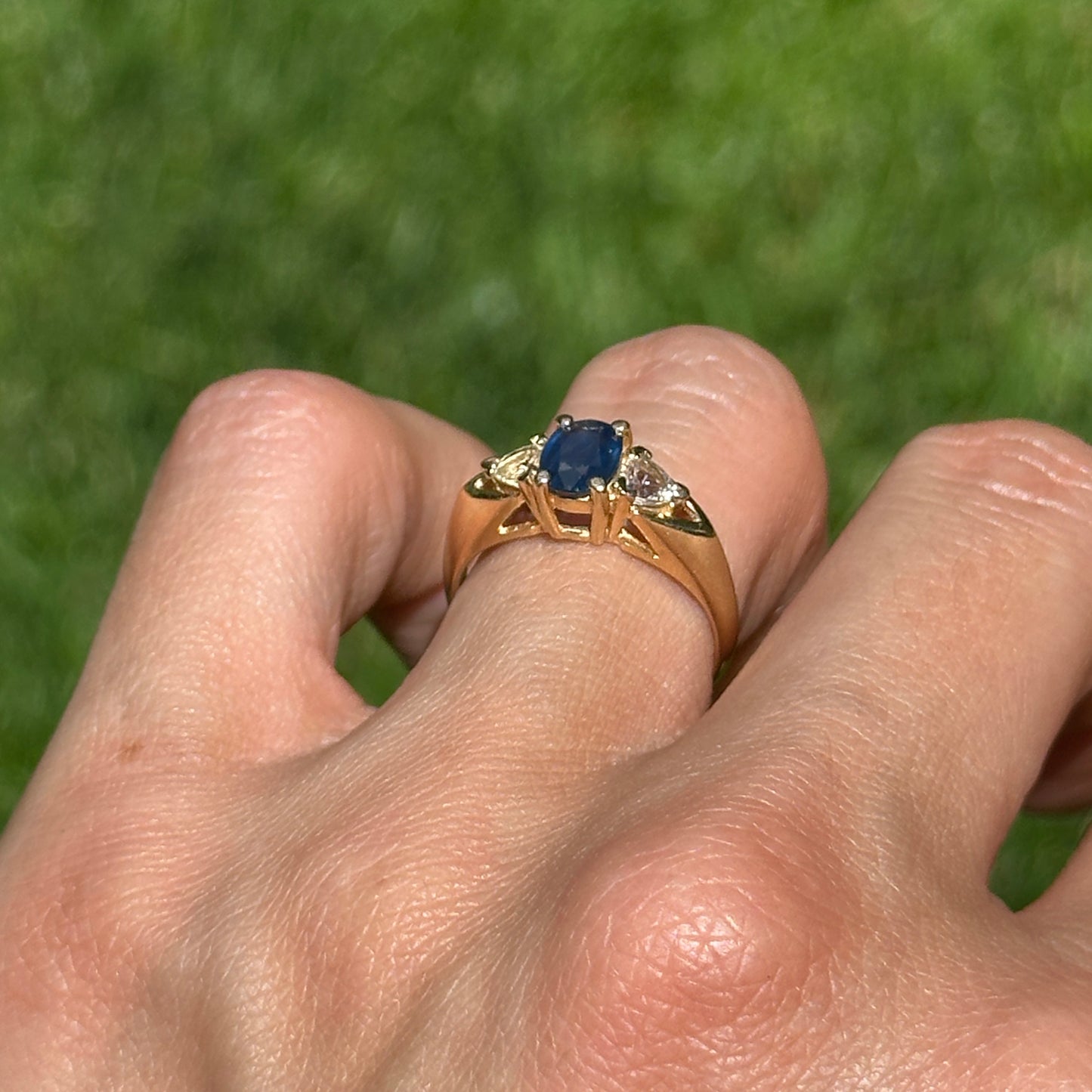 Estate 14KT Yellow Gold Oval 1.10 CT Blue Sapphire + Trillion Diamond Ring