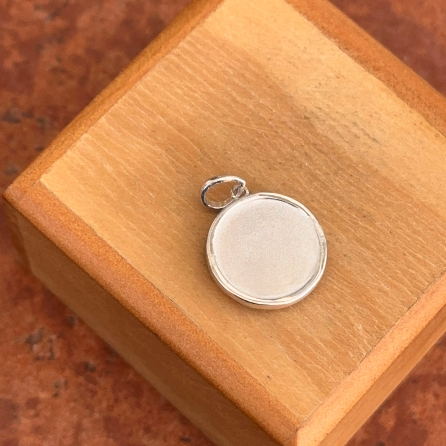 Sterling Silver Athena Solid Polished Round Textured Medal Pendant 15mm