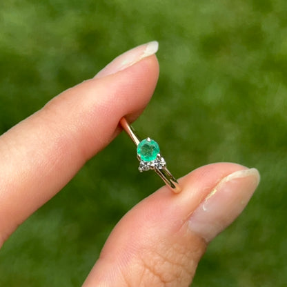 Estate 14KT Yellow Gold Round Emerald + Round Diamond Prong Set Ring